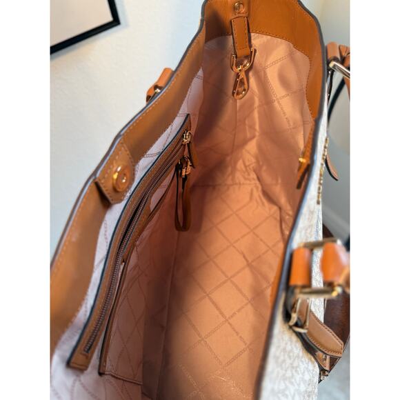 Michael Kors Bedford Legacy Lg Tote Bag Vanilla /Brown Leather trim GoldHardware - Picture 13 of 16